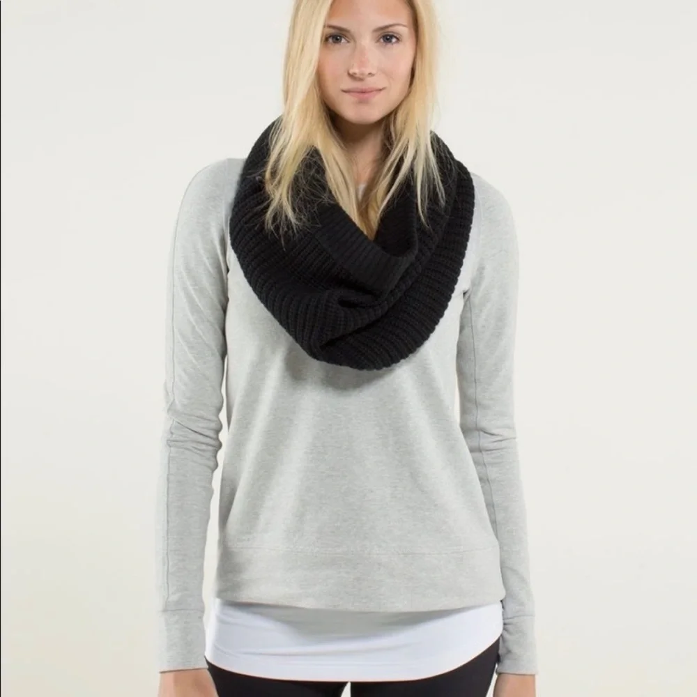 Lululemon Falling Freely Neck Warmer Scarf Knit Zip Up Black OS